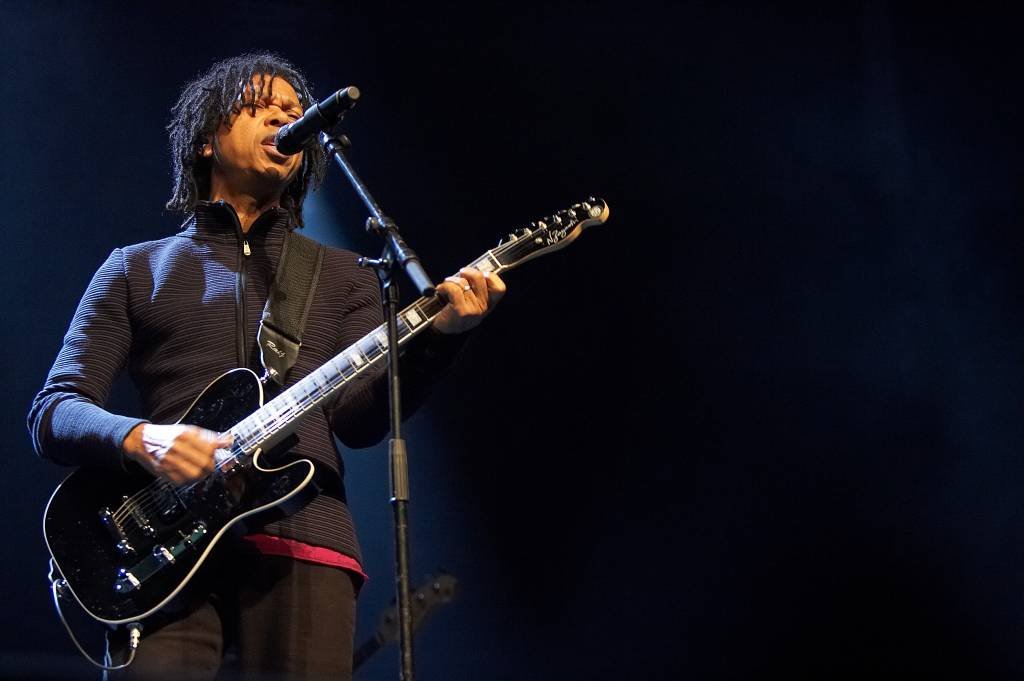 Djavan reúne clássicos e pérolas em novo show