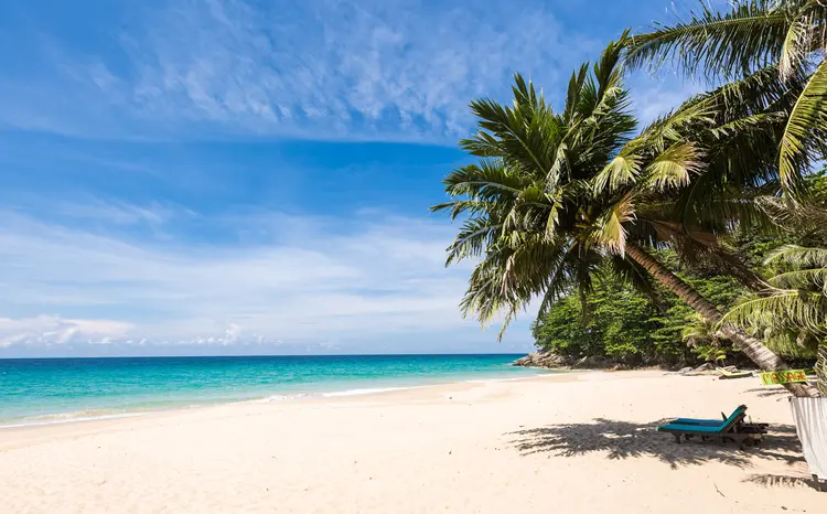 Phuket, na Tailândia: país vai ampliar medidas de restrições, mas região turística vai retomar atividades para vacinados (Martin Deja/Getty Images)