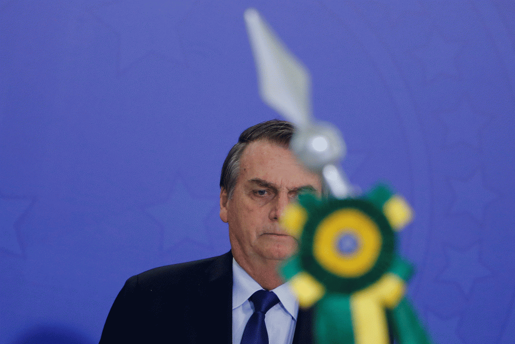 "Não existem olavetes contra militares", diz Bolsonaro