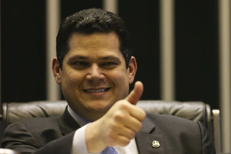 Alcolumbre: Salomão Alcolumbre Júnior foi autuado por impedir a regeneração da área (José Cruz/Agência Brasil)
