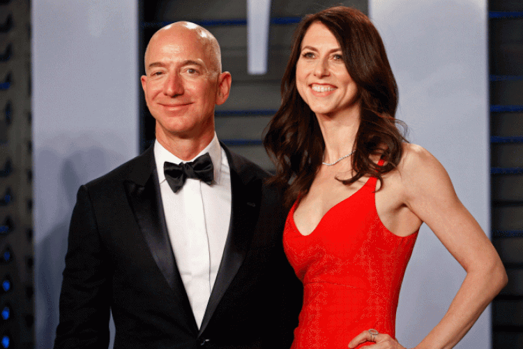 JEFF E MACKENZIE BEZOS: a ex-mulher  não recebeu nada do Washington Post e da Blue Origin (Danny Moloshok/Reuters)