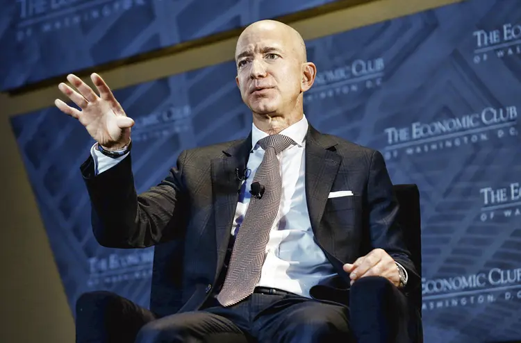 Jeff Bezos: objetivo do veículo é pousar no polo sul da Lua, região onde há água (Joshua Roberts/Reuters)