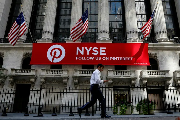 Pinterest: companhia levanta cerca de 1,6 bilhão em seu IPO após precificar suas ações a 19 dólares cada (Brendan McDermid/File Photo/Reuters)