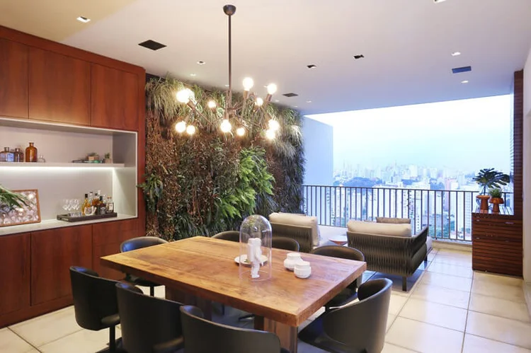 Projeto de decoração da Box 14 usa jardim vertical: técnica de paisagismo pode ser inserida em espaços pequenos (Viva Decora/Divulgação)