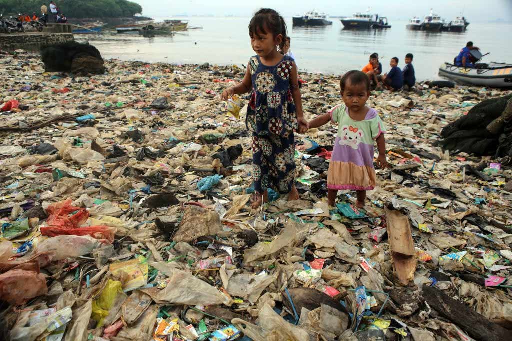 Poluição dos oceanos por plástico custa ao mundo US$2,5 trilhões por ano