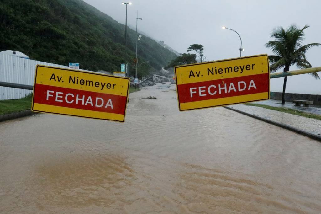 Chuvas no Rio de Janeiro deixam mortos; veja fotos e vídeos