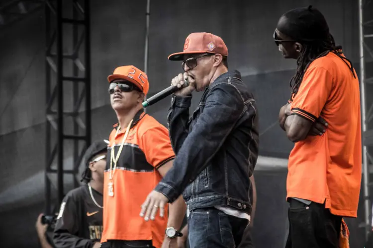 Dirigido por Juliana Vicente, o documentário irá contar a origem do grupo formado por Mano Brown, Edi Rock, Ice Blue e Kl Jay (Mumu Silva/Wikimedia Commons)