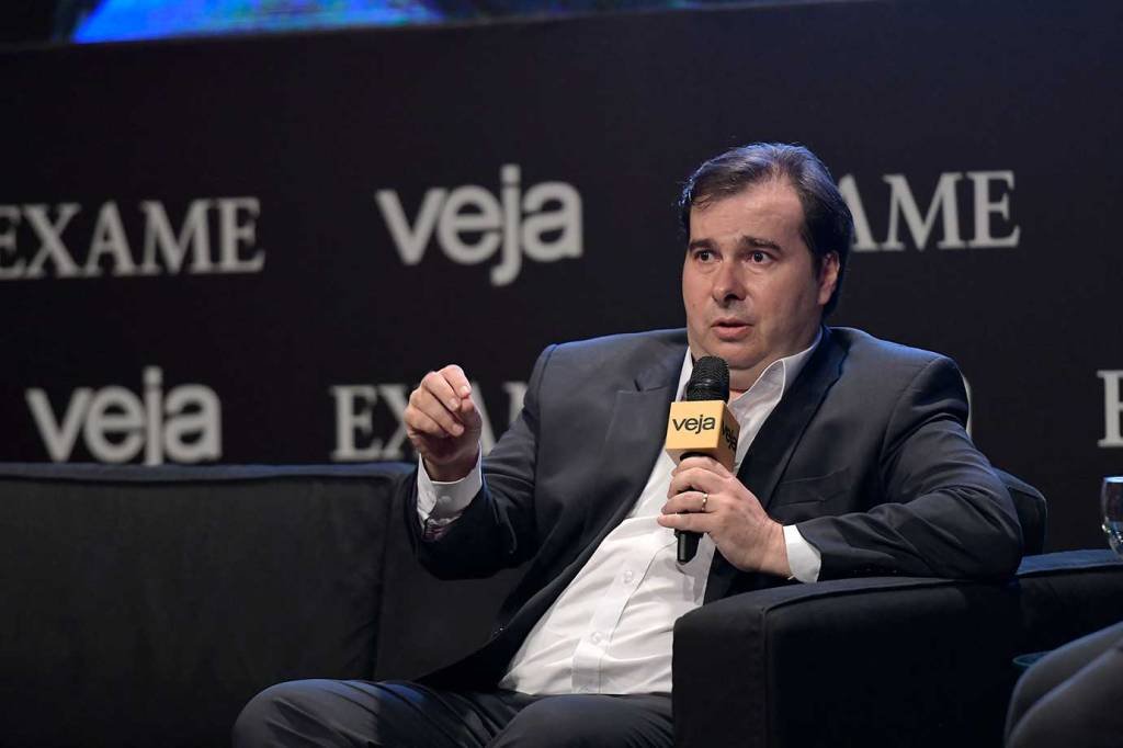 Bolsonaro "começou a compreender" o que é governar, diz Rodrigo Maia