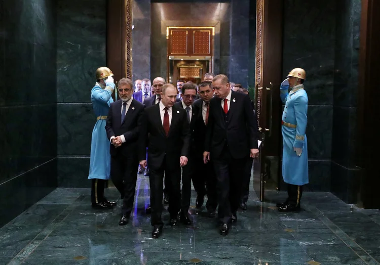 ERDOGAN E PUTIN: os dois presidentes se encontraram em Ancara, capital turca, há cerca de um mês (Mikhail Klimentyev/Kremlin/Reuters)