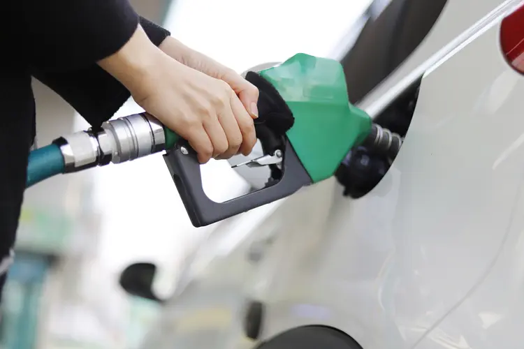Combustível: produto terá aumento de preços para o consumidor (RunPhoto/Getty Images)