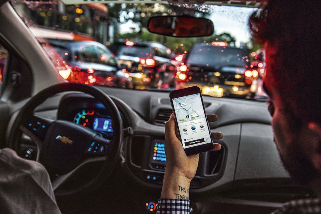 Motorista de Uber: apenas a Uber tem cerca de 600 mil motoristas brasileiros cadastrados (Germano Lüders/Exame)