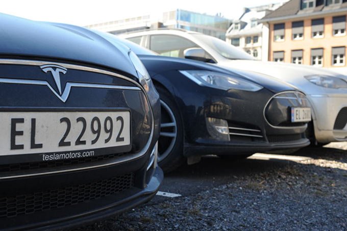 Noruega bate recorde mundial em venda de elétricos (e a Tesla agradece)