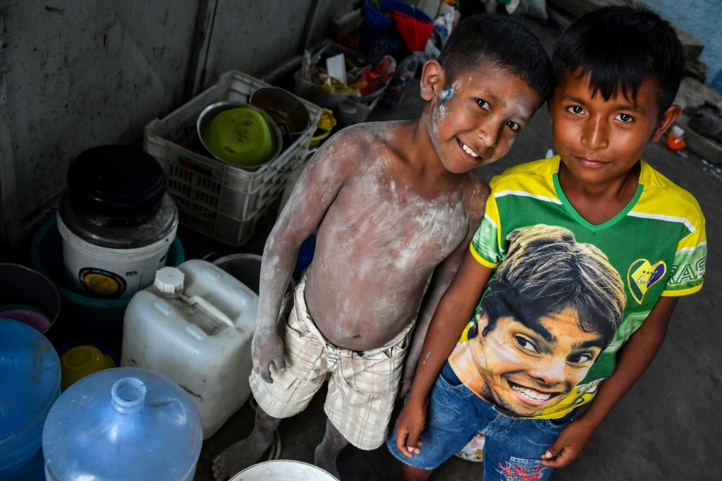 Para fugir da violência, 900 indígenas venezuelanos se refugiam no Brasil