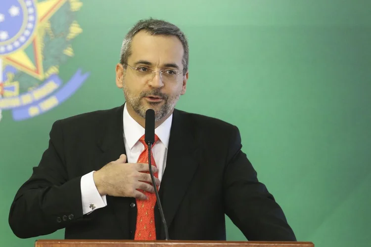 Abraham Weintraub: novo ministro da Educação afirmou que ficará vigilante a "tudo que sair" da pasta (Valter Campanato/Agência Brasil)