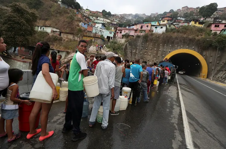 Falta de abastecimento em Caracas: oposição afirma que racionamento é mais uma prova da incompetência do governo Maduro (Ivan Alvarado/Reuters)