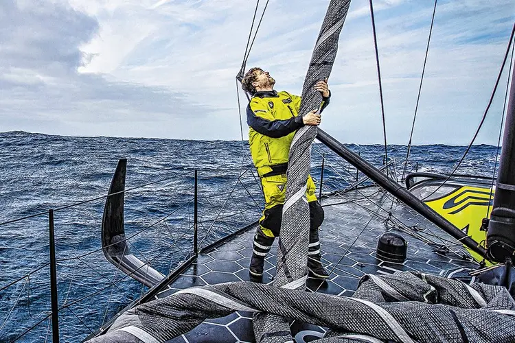 Thomson no veleiro Hugo Boss, da classe Imoca 60: treino para a regata de 40.000 quilômetros, uma volta ao mundo (Hugo Boss/Divulgação)