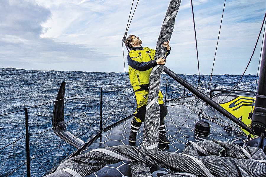 O velejador Alex Thomson rumo à regata mais dura do mundo