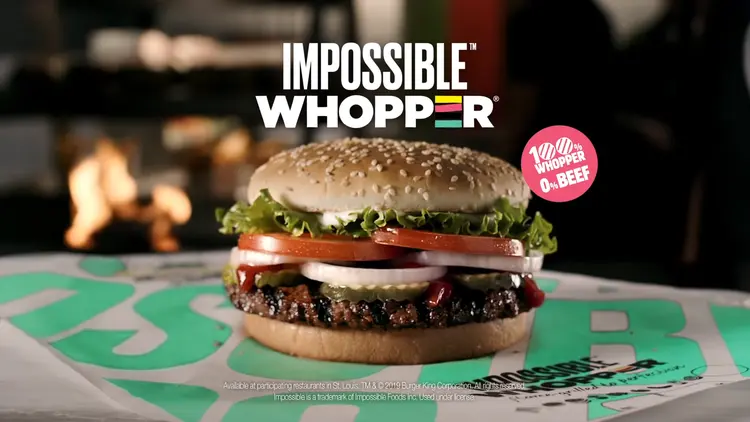 O Impossible Whopper, do Burger King: hambúrguer vegano promete menos gorduras e colesterol, mas mesmas proteínas, por um dólar a mais (Burger King/YouTube/Reprodução)