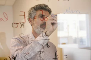 Imagem referente à matéria: Pioneiro e referência sobre IA, Yoshua Bengio critica corrida bilionária pela tecnologia