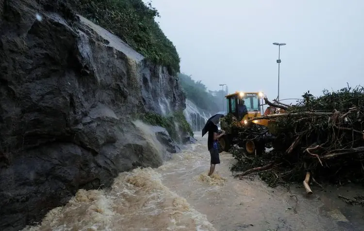 Chuvas que atingiram avenida Niemeyer em abril de 2019 (Arquivo/Sergio Moraes/Agência Brasil)