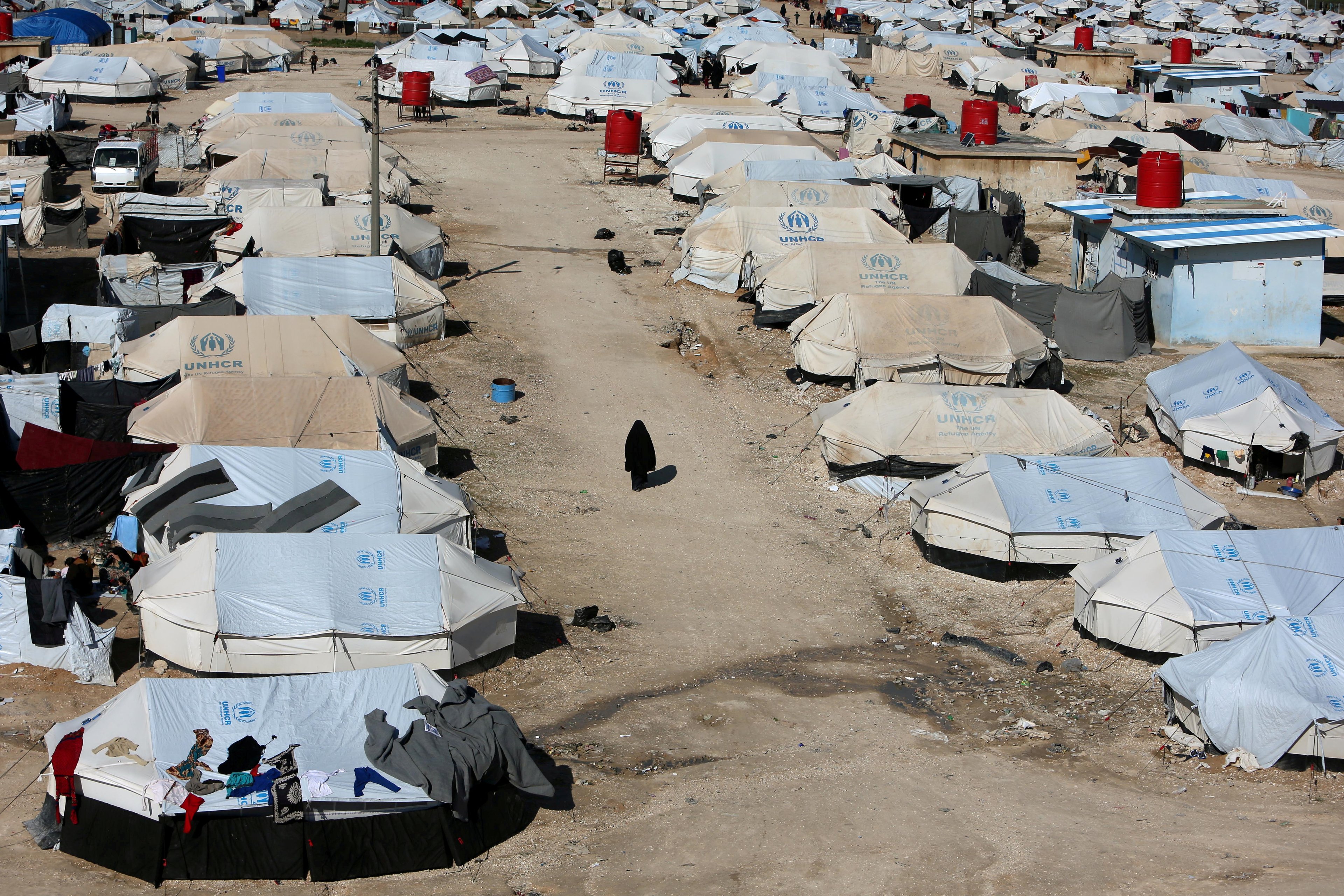 Avô resgata sete netos em campo de refugiados na Síria; veja fotos