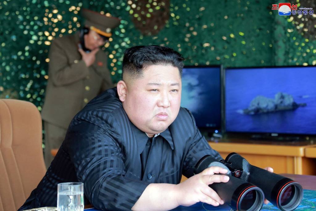 Kim Jong-un se compromete a "reforçar arsenal nuclear" da Coreia do Norte