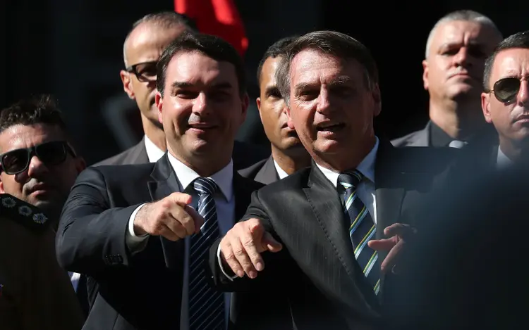 Flávio e Jair Bolsonaro: senador e presidente se reuniram na tarde desta quinta-feira, 30, com o corregedor nacional de Justiça (Ricardo Moraes/Reuters)