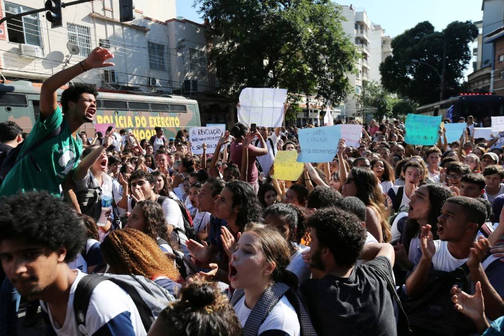 Universidades e escolas particulares de SP aderem à greve contra cortes
