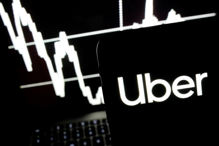 Uber: motoristas do aplicativo entrarão em greve em resposta ao início das negociações das ações da empresa na Bolsa de Nova York (Kacper Pempel/Illustration/File Photo/Reuters)