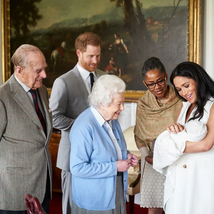 Príncipe Harry e Meghan Markle apresentam o filho Archie à rainha Elizabeth II (Chris Allerton/Copyright SussexRoyal/Reuters)