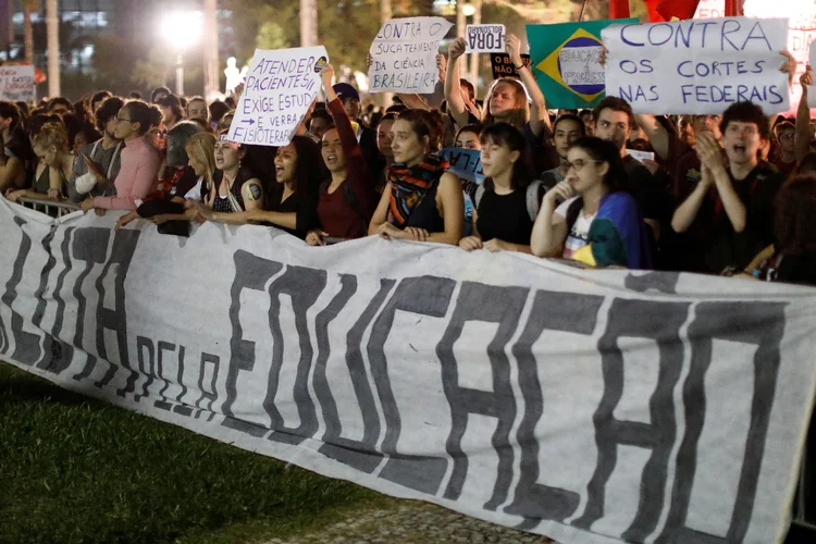 Educação: manifestações são motivadas pelo contingenciamento de recursos e terão apoio em faculdades estaduais e particulares (Rodolfo Buhrer/Reuters)