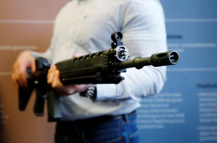 Armas: 2,3 milhões de armas estão nas mãos de civis na Suíça, diz pesquisa (Denis Balibouse/Reuters)