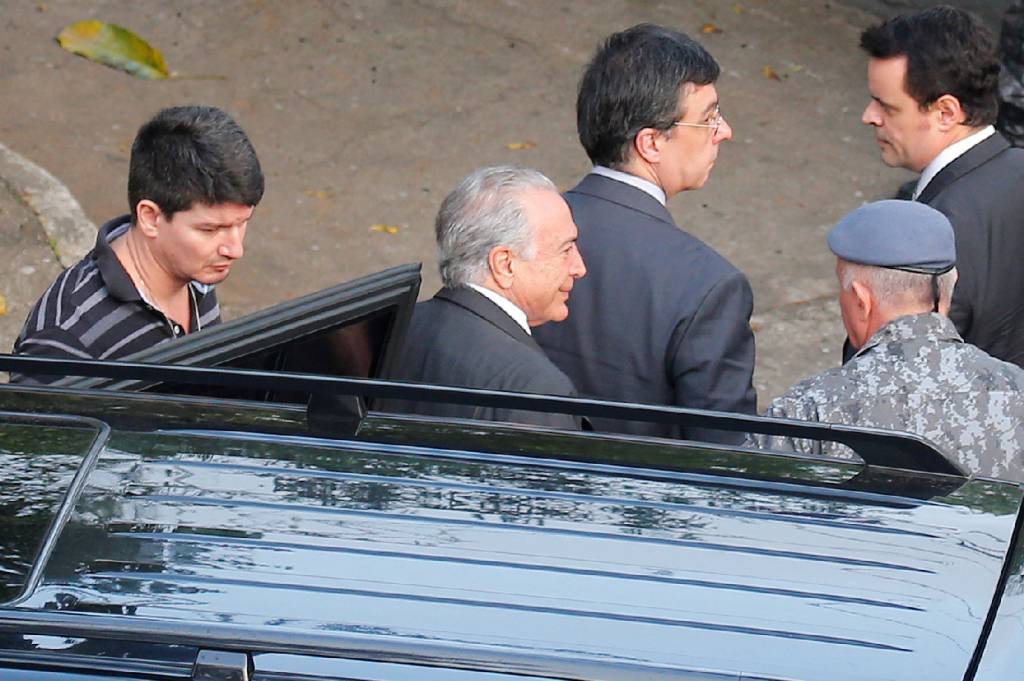 Após decisão do STJ, Temer deixa prisão em São Paulo