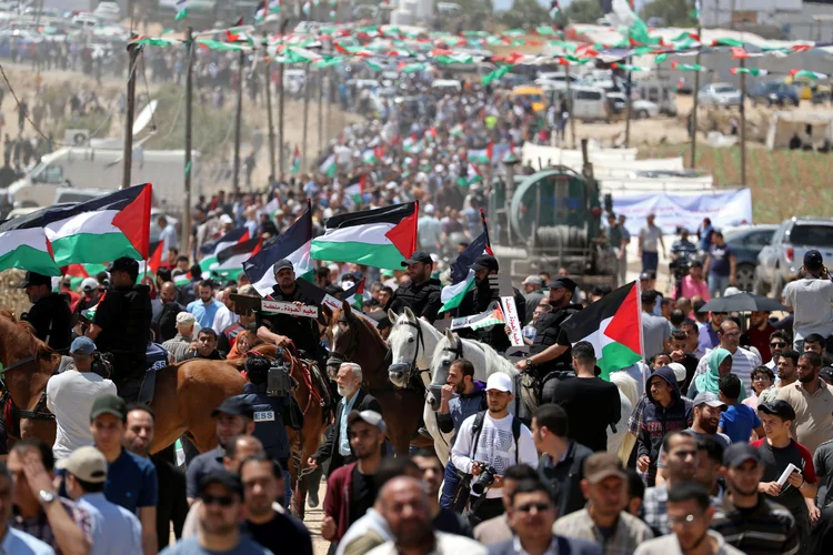 Gaza: cerca de 10 mil manifestantes participam dos protestos (Mohammed Salem/Reuters)