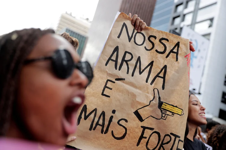 Estudantes universitários protestam contra o bloquei de verbas na Educação (Nacho Doce/Reuters)