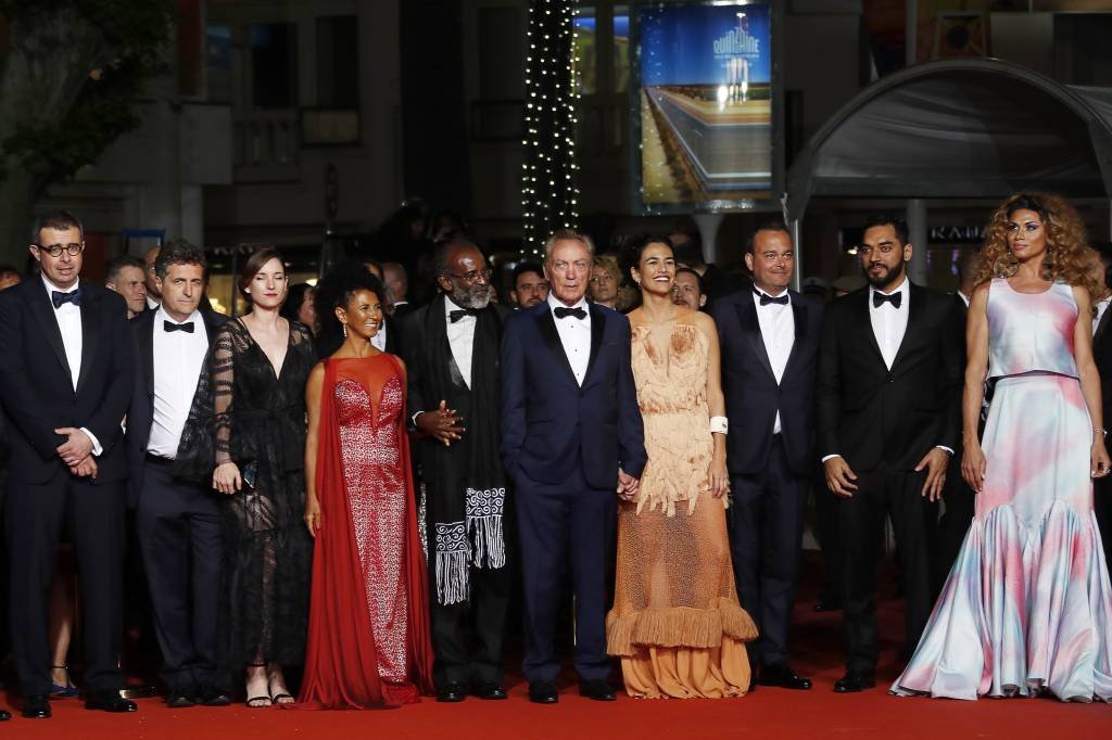 Brasileiro "Bacurau" ganha Prêmio do júri em Cannes