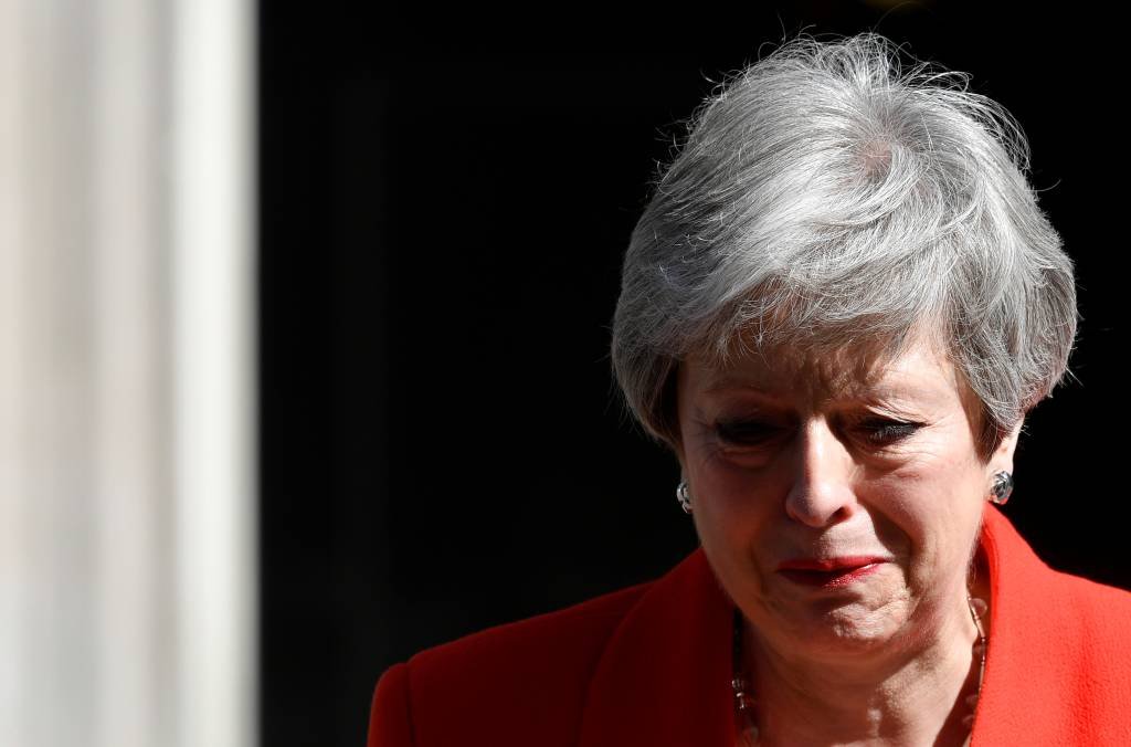 Theresa May renuncia ao cargo e lamenta a não execução do Brexit