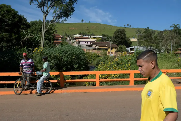 Barão de Cocais: número de moradores que não acreditam estar sob risco cresce a cada dia, cansados de transtornos causados pela incerteza sobre a barragem (Washington Alves/Reuters)