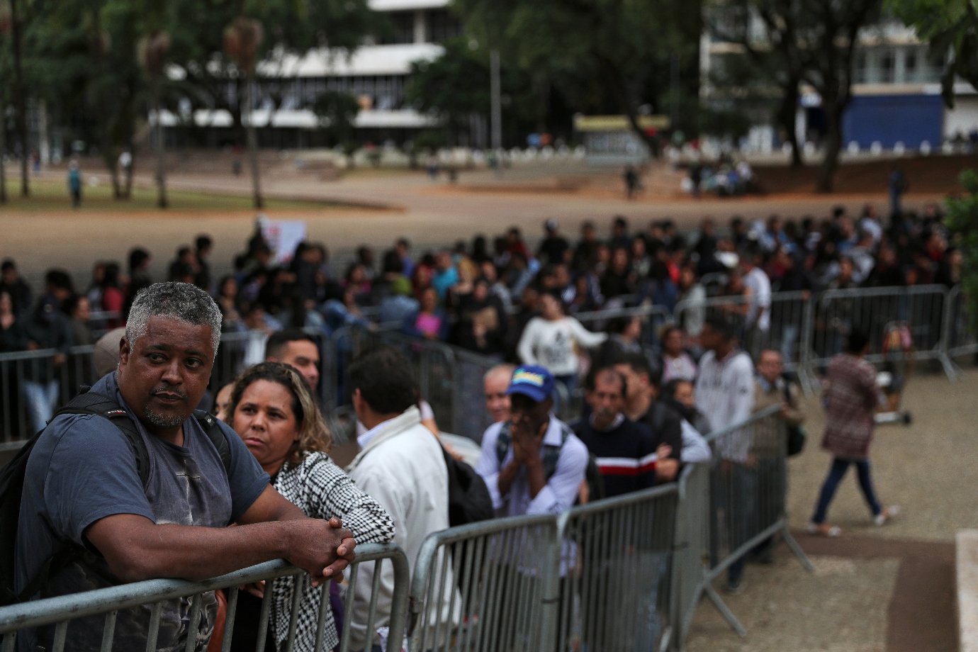 Taxa de desemprego atinge 12,5% no trimestre encerrado em abril