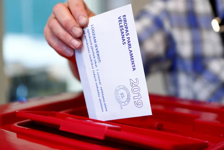 Votação na Europa: comparecimento aumentou de 43 por cento, em 2014, para 51 por cento (Ints Kalnins/Reuters)