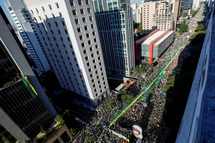 Apoiadores do governo do presidente Jair Bolsonaro (PSL) se concentram na Avenida Paulista (Marcelo Chello/Reuters)