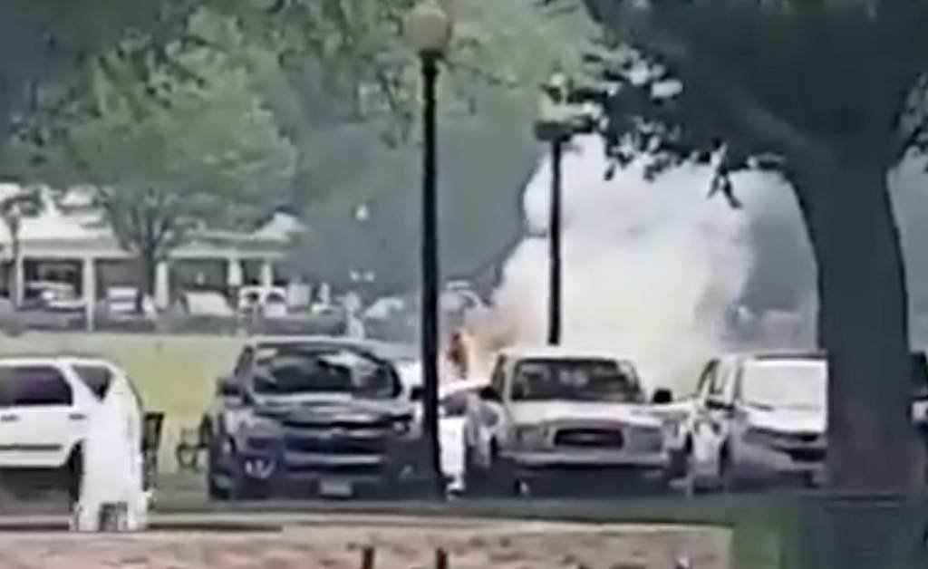 Homem ateia fogo ao próprio corpo em frente à Casa Branca