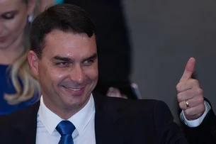Flávio Bolsonaro diz ter 'preço' para sair da corrida presidencial de 2026