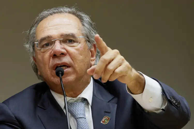 Guedes: ministro disse que o governo avalia liberar recursos de contas de FGTS para impulsionar a economia brasileira (Isac Nóbrega/PR/Flickr)