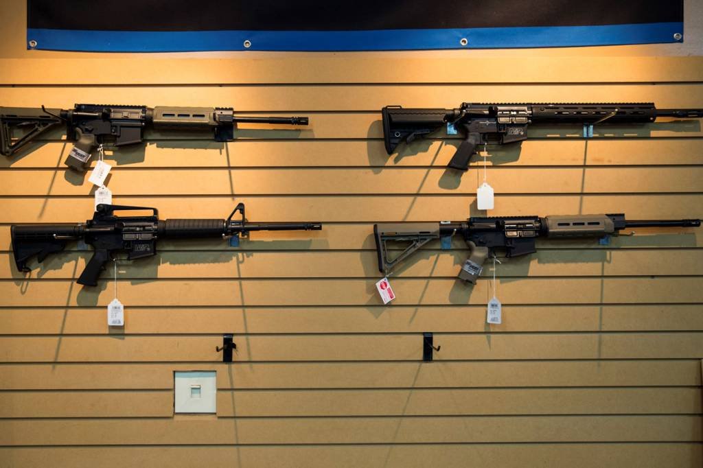 Governo publica novo decreto e diz que civil não pode comprar fuzil