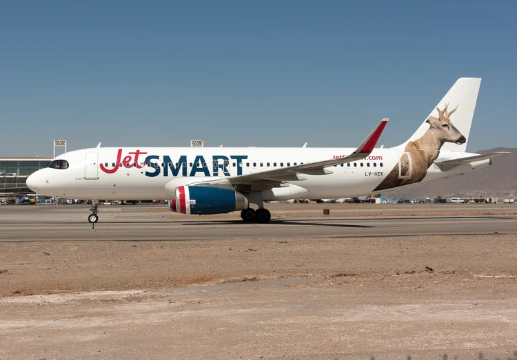 Avião da JetSmart no aeroporto Arturo Merino Benítez, em Santiago, no Chile (Fabrizio Gandolfo/SOPA Images/LightRocket/Getty Images)