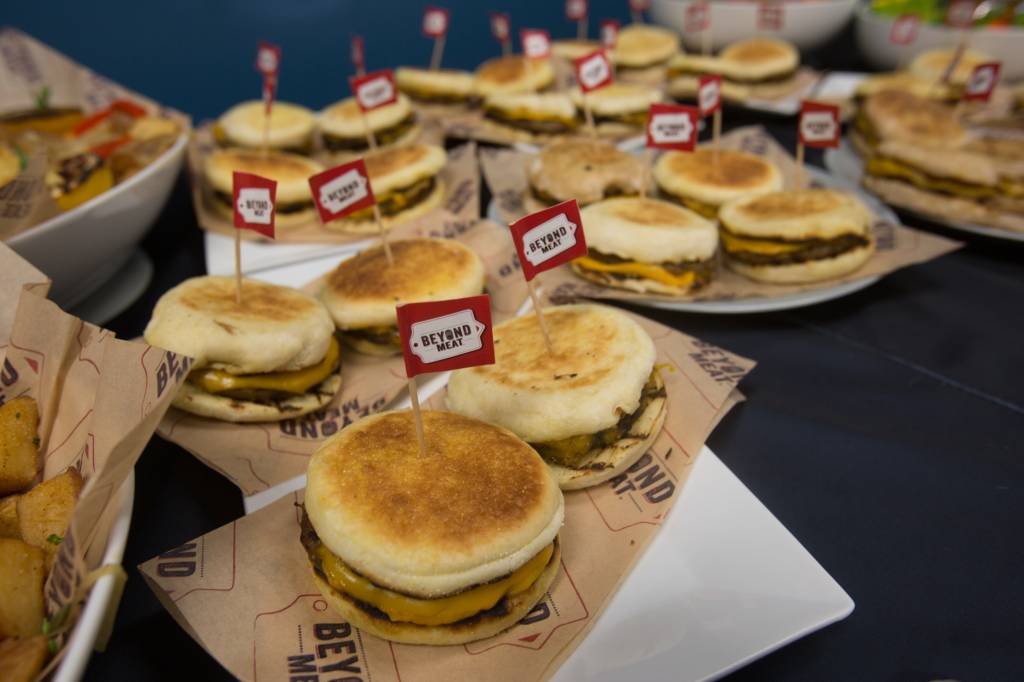 Nestlé anuncia hambúrguer vegano e Beyond Meat desaba na Nasdaq