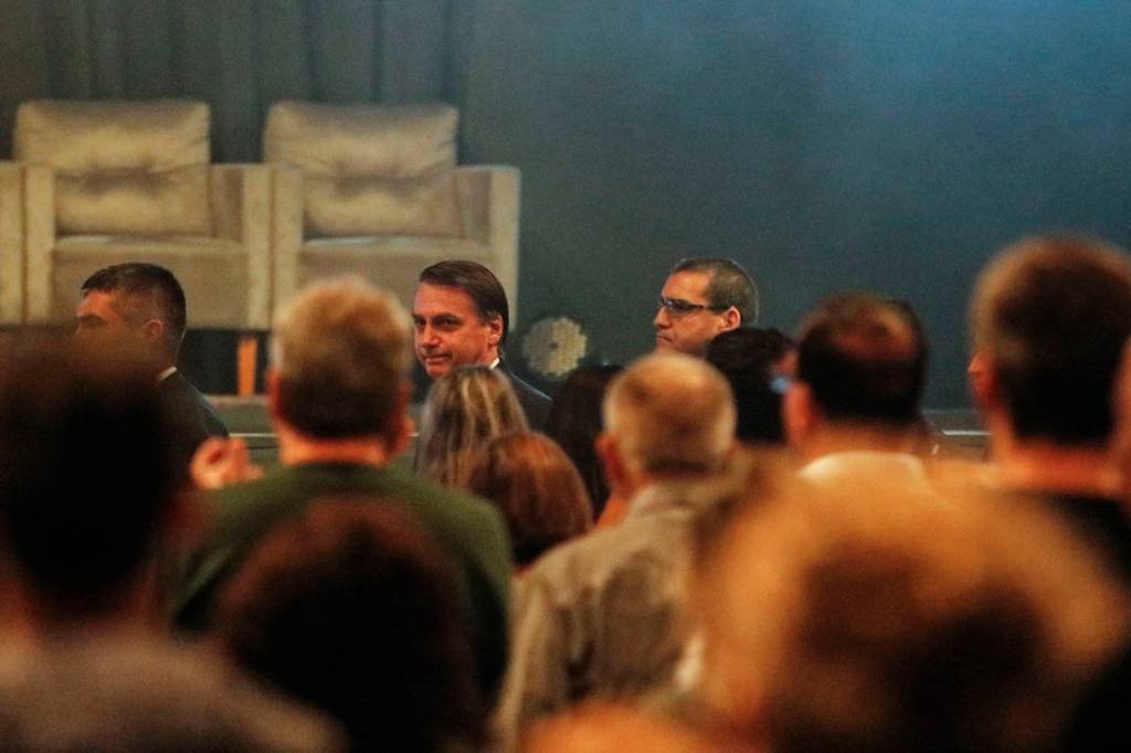 No Rio, Bolsonaro participa de culto na Barra da Tijuca