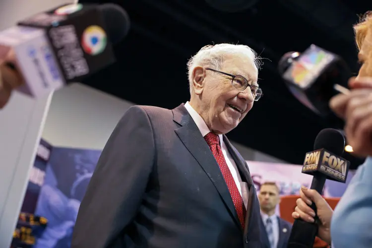 Warren Buffett: lendário investidor divulga a carta anual da Berkshire Hathaway neste sábado  (Scott Morgan/Reuters)