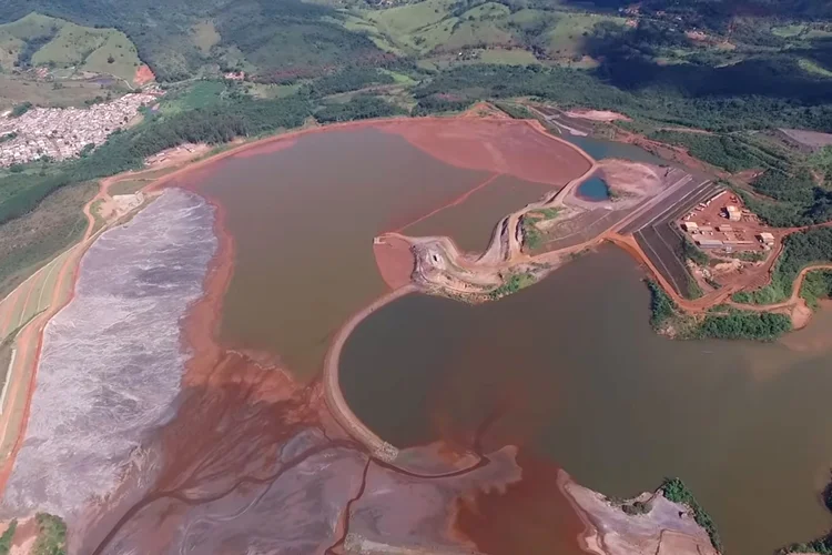 Barragem Casa de Pedra, da CSN, em Congonhas (MG) (Canal Gilson Rezende/Youtube/Reprodução)